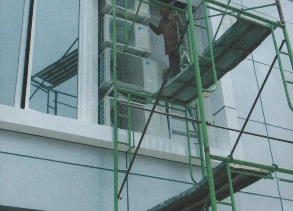 AC copper pipe insulation and duct tape wrapping process